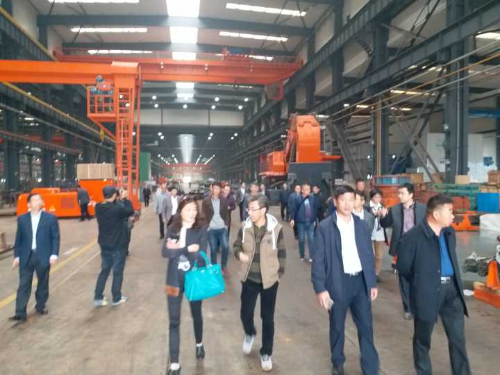 電動挖掘機.jpg